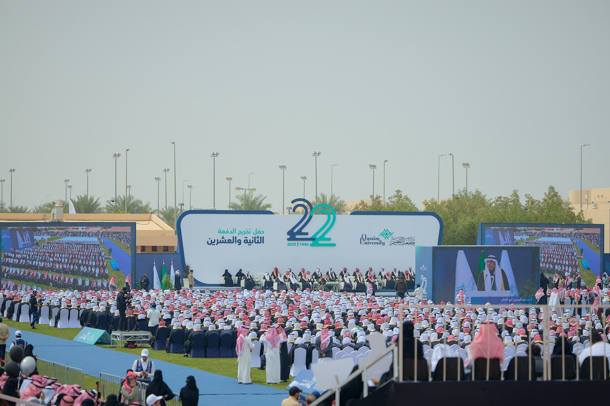 الجامعة تزف أكثر من 12 ألف خريجٍ وخريجةٍ